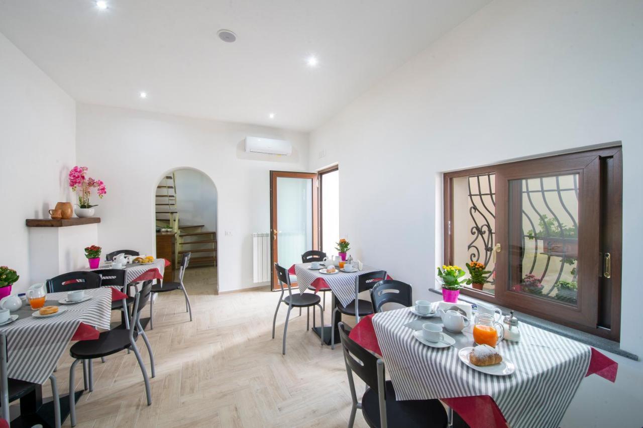 Il Ritrovo Degli Dei Bed & Breakfast อาเจโรลา ภายนอก รูปภาพ