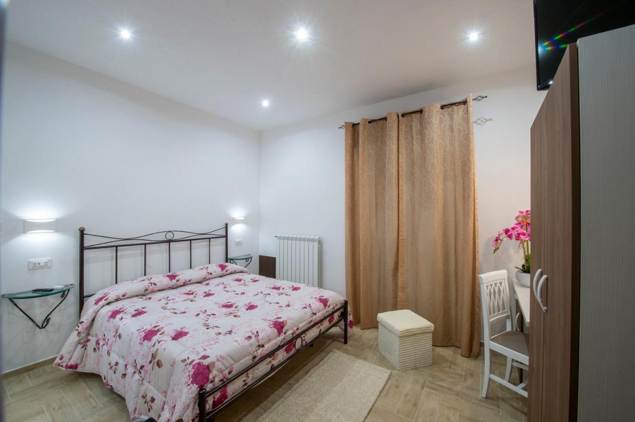 Il Ritrovo Degli Dei Bed & Breakfast อาเจโรลา ภายนอก รูปภาพ