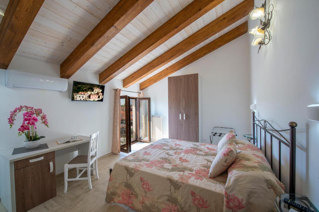 Il Ritrovo Degli Dei Bed & Breakfast อาเจโรลา ภายนอก รูปภาพ