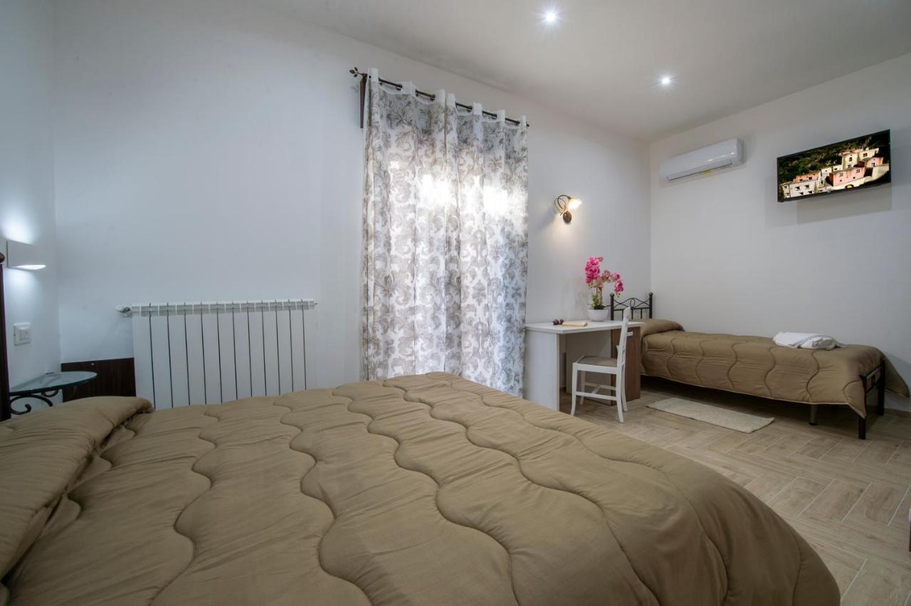 Il Ritrovo Degli Dei Bed & Breakfast อาเจโรลา ภายนอก รูปภาพ