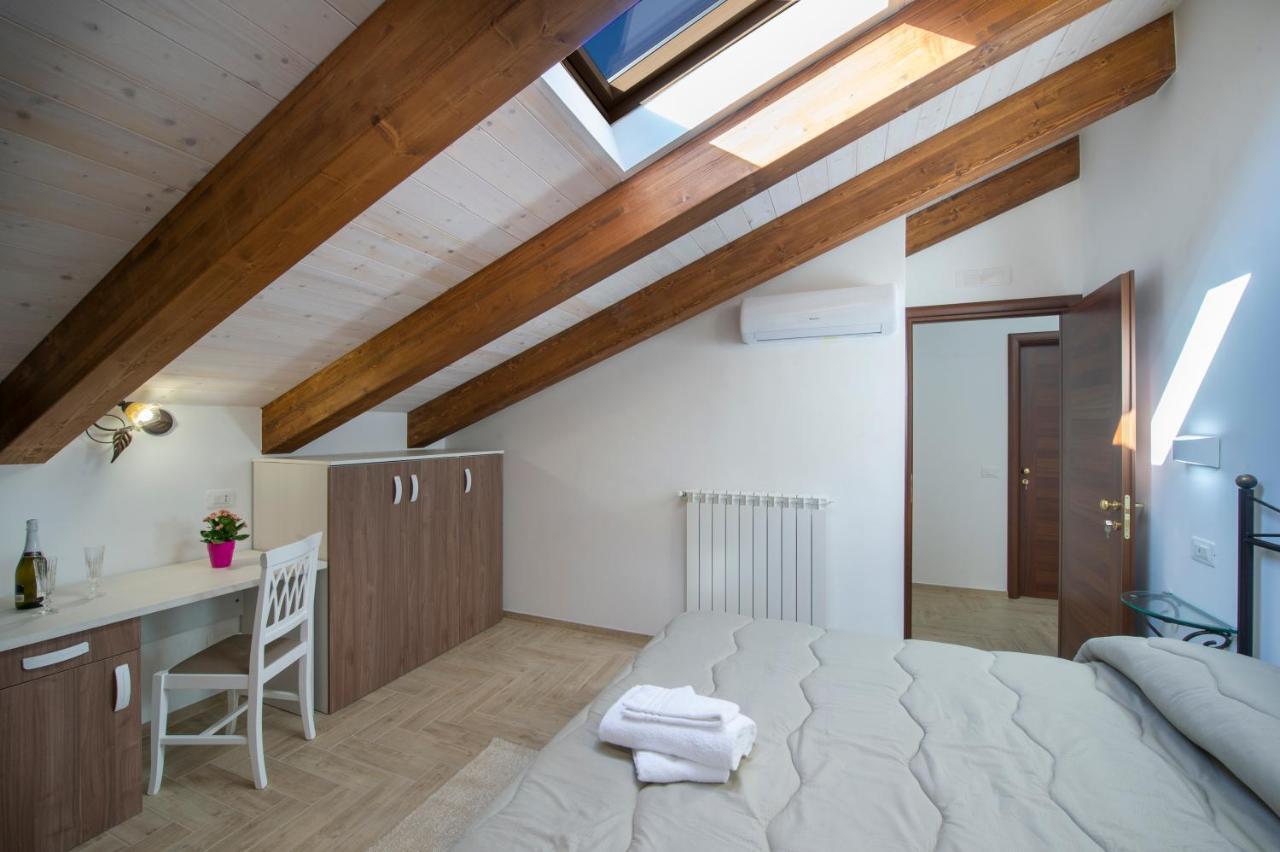 Il Ritrovo Degli Dei Bed & Breakfast อาเจโรลา ภายนอก รูปภาพ